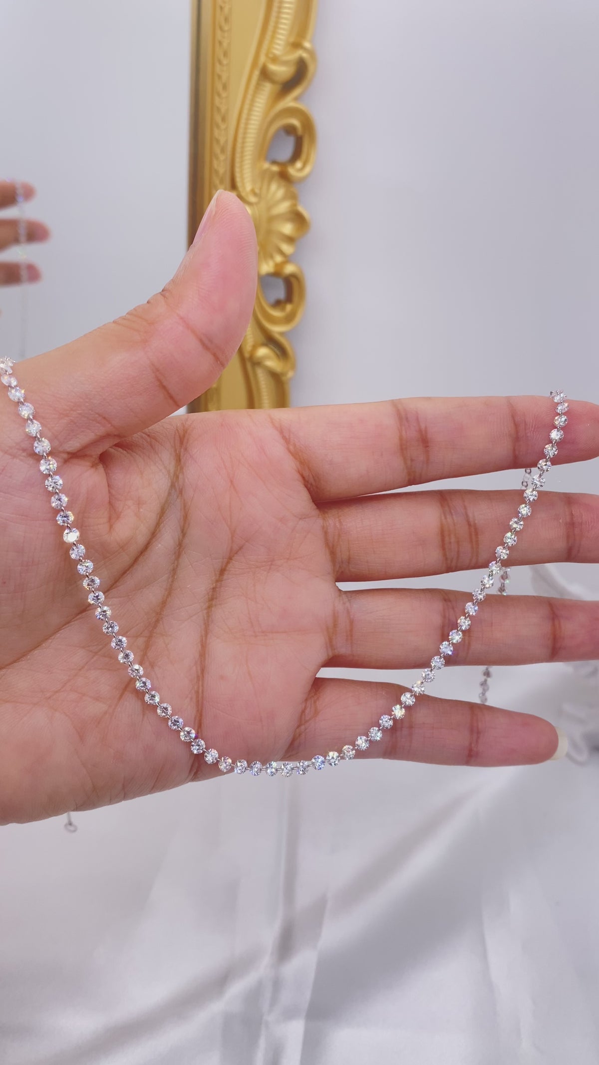 Airy Floating Diamond Necklace